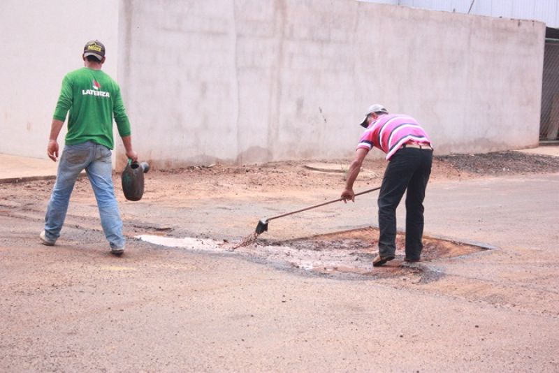 Prefeitura inicia operação tapa-buracos em ruas da cidade